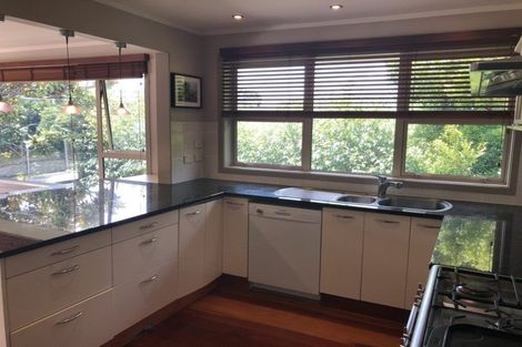 Photo of property in 8 Garmons Way, Castor Bay, Auckland, 0620