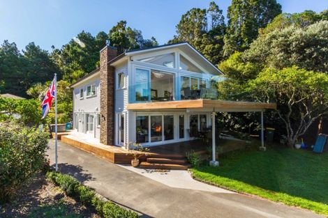 Photo of property in 91 Otitori Bay Road, Titirangi, Auckland, 0604