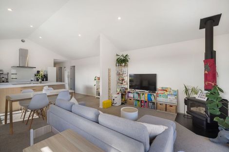 Photo of property in 13 Leicester Street, Jacks Point, 9371