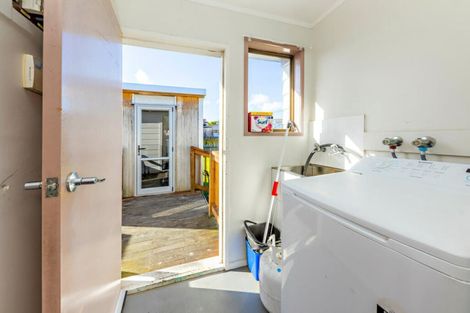 Photo of property in 4 Blackgate Place, Weymouth, Auckland, 2103