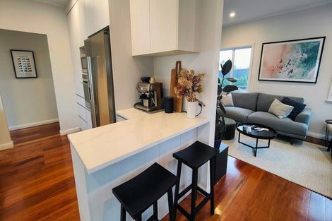 Photo of property in 1/63 Pupuke Road, Birkenhead, Auckland, 0627
