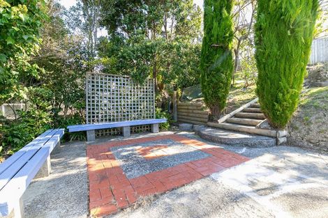Photo of property in 15 Romney Square, Tawa, Wellington, 5028