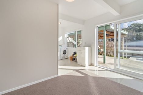 Photo of property in 20 Ocean View Road, Hatfields Beach, Orewa, 0931