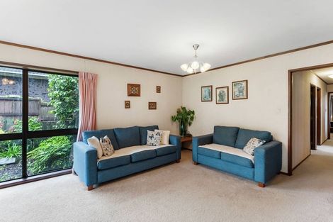 Photo of property in 15 Mark Edward Drive, Half Moon Bay, Auckland, 2012