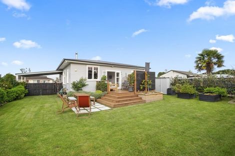 Photo of property in 18 Sandspit Road, Waiuku, 2123