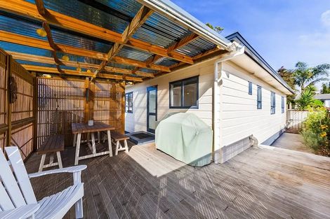 Photo of property in 19a Don Buck Road, Massey, Auckland, 0614