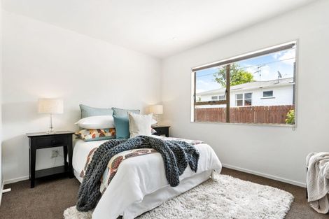 Photo of property in 9 Rewarewa Road, Te Atatu Peninsula, Auckland, 0610