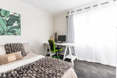 Photo of property in 6 Newhaven Place, Roslyn, Palmerston North, 4414