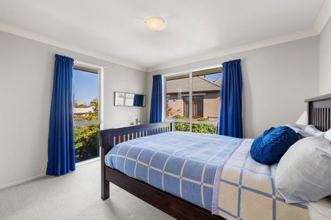 Photo of property in 54 Willowview Drive, Redwood, Christchurch, 8051