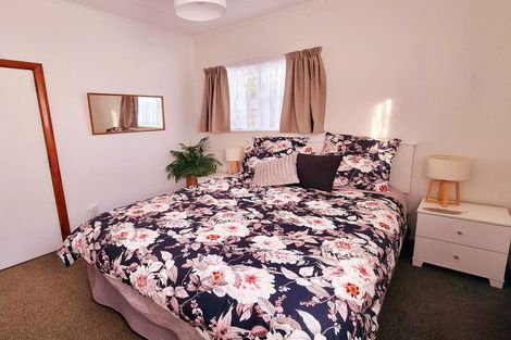 Photo of property in 3 Brown Grove, Fairfield, Lower Hutt, 5011