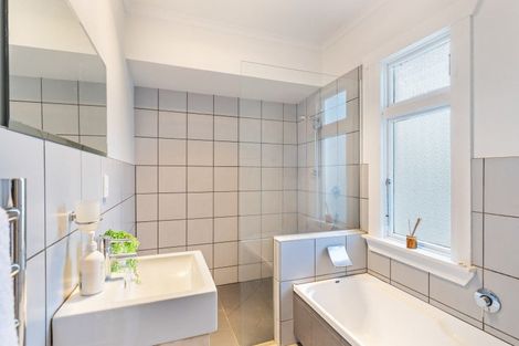 Photo of property in 407 Carrington Street, Upper Vogeltown, New Plymouth, 4310