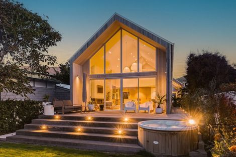 Photo of property in 41 Wiggins Street, Sumner, Christchurch, 8081