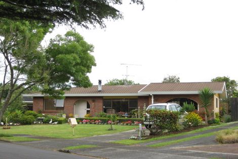 Photo of property in 2 Lionel Sharp Place, Pukekohe, 2120