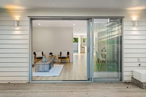 Photo of property in 6d Buisson Glade, West Harbour, Auckland, 0618