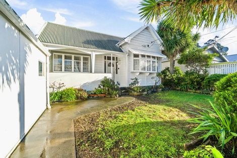 Photo of property in 68 Derwent Street, Island Bay, Wellington, 6023