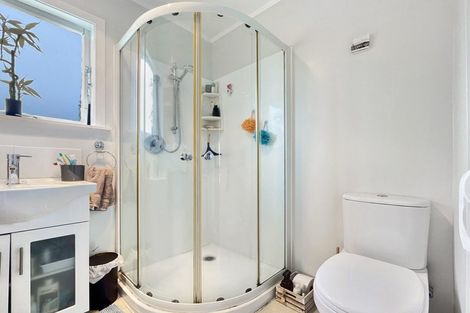 Photo of property in 1/15 Titiwai Place, Birkenhead, Auckland, 0626