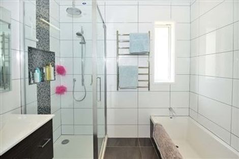 Photo of property in 17 Kathleen Street, Totara Vale, Auckland, 0627