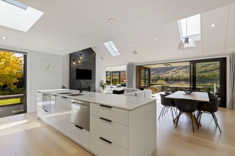 Photo of property in 2 Owen Marshall Lane, Arrowtown, 9371