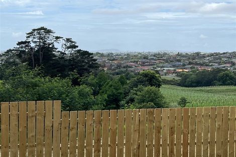 Photo of property in 85c Lake Panorama Drive, Henderson Valley, Auckland, 0614