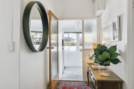 Photo of property in 281 Queens Drive, Lyall Bay, Wellington, 6022