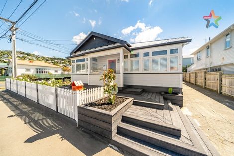 Photo of property in 6 Wha Street, Lyall Bay, Wellington, 6022