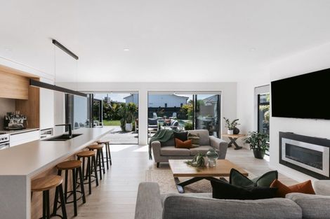 Photo of property in 15 Cassinia Close, Papamoa Beach, Papamoa, 3118