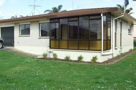 Photo of property in 2/98 Harris Street, Pukekohe, 2120