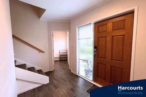 Photo of property in 25 Peterhouse Place, West Harbour, Auckland, 0618