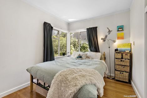 Photo of property in 302 Queens Drive, Lyall Bay, Wellington, 6022