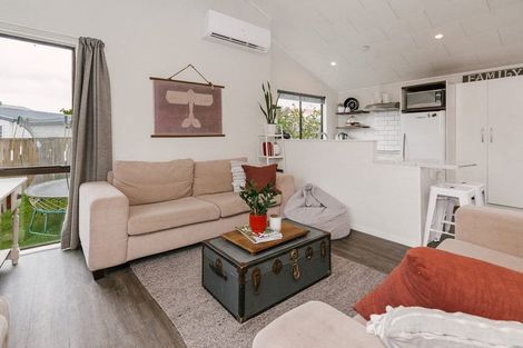 Photo of property in 21 Peppertree Glade, Kelvin Grove, Palmerston North, 4414