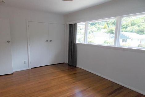 Photo of property in 142 Parkvale Road, Karori, Wellington, 6012