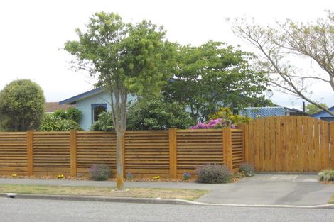 Photo of property in 5 Heathglen Avenue, Parklands, Christchurch, 8083