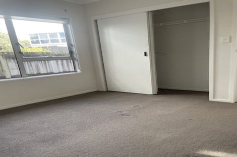 Photo of property in 2/33 Halberg Street, Glenfield, Auckland, 0629