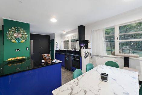 Photo of property in 16 Thornlow Street, Glendene, Auckland, 0602