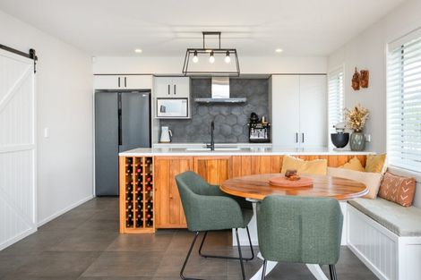 Photo of property in 1 Ivy Lane, Kelvin Grove, Palmerston North, 4414