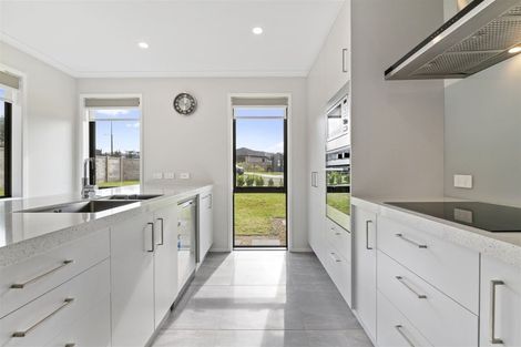 Photo of property in 47 Couldrey Crescent, Red Beach, 0932