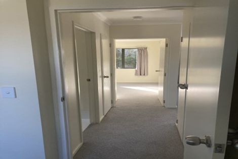 Photo of property in 102 Kemp Road, Massey, Auckland, 0614
