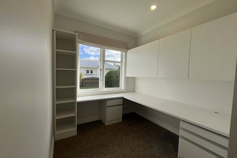 Photo of property in 54 Waiwaka Terrace, Strandon, New Plymouth, 4312