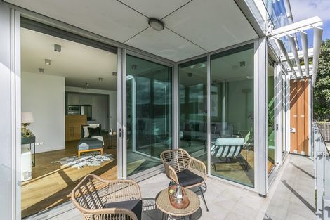 Photo of property in 22u5 The Crescent, Roseneath, Wellington, 6011