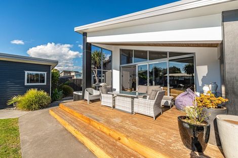Photo of property in 3 Kamahi Street, Castlecliff, Whanganui, 4501