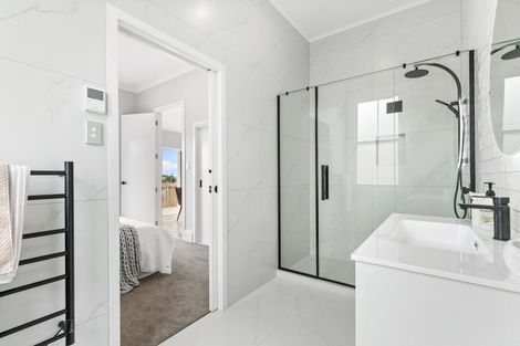 Photo of property in 94 Calliope Road, Stanley Point, Auckland, 0624