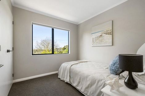 Photo of property in 22 Maori Hut Road, Red Beach, 0932