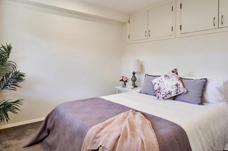 Photo of property in 2 Seaview Road, Paremata, Porirua, 5024