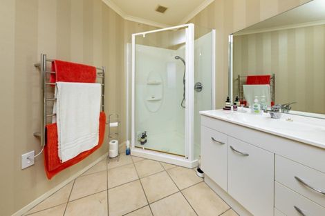 Photo of property in 13 Longford Park Drive, Takanini, 2112