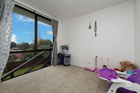 Photo of property in 17 Rehia Road, Massey, Auckland, 0614