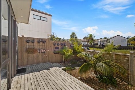 Photo of property in 4a Trengove Place, West Harbour, Auckland, 0618