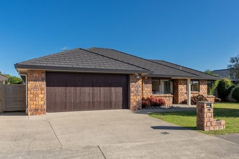 Photo of property in 98 Guildford Drive, Paraparaumu Beach, Paraparaumu, 5032