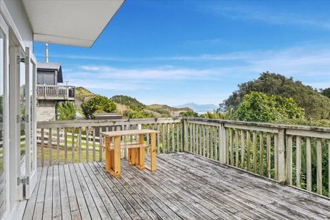 Photo of property in 12 Takarei Terrace, Mokau, 4376