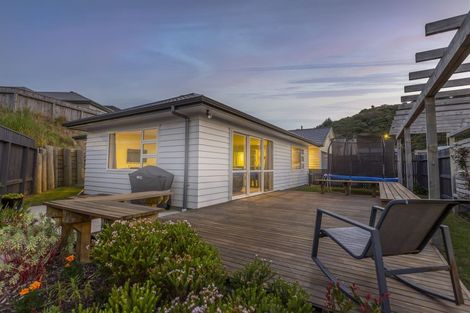 Photo of property in 3 Spritsail Place, Whitby, Porirua, 5024