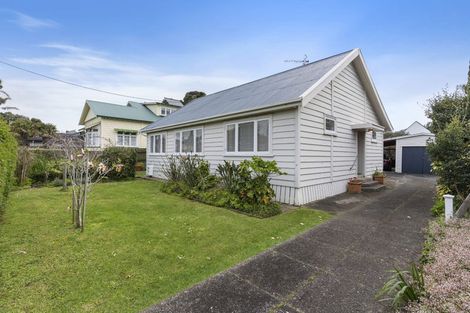 Photo of property in 16 Ocean View Road, Milford, Auckland, 0620